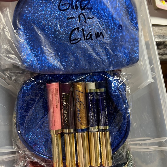 Senegence Senegence Gift Set. New Sealed.
Glitz &.Glam Collection.. - Picture 3 of 4